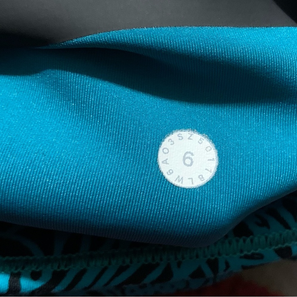 Lululemon In Movement Crop
*Everlux 19"
Kitakami Spirit Green Black - Picture 7 of 7